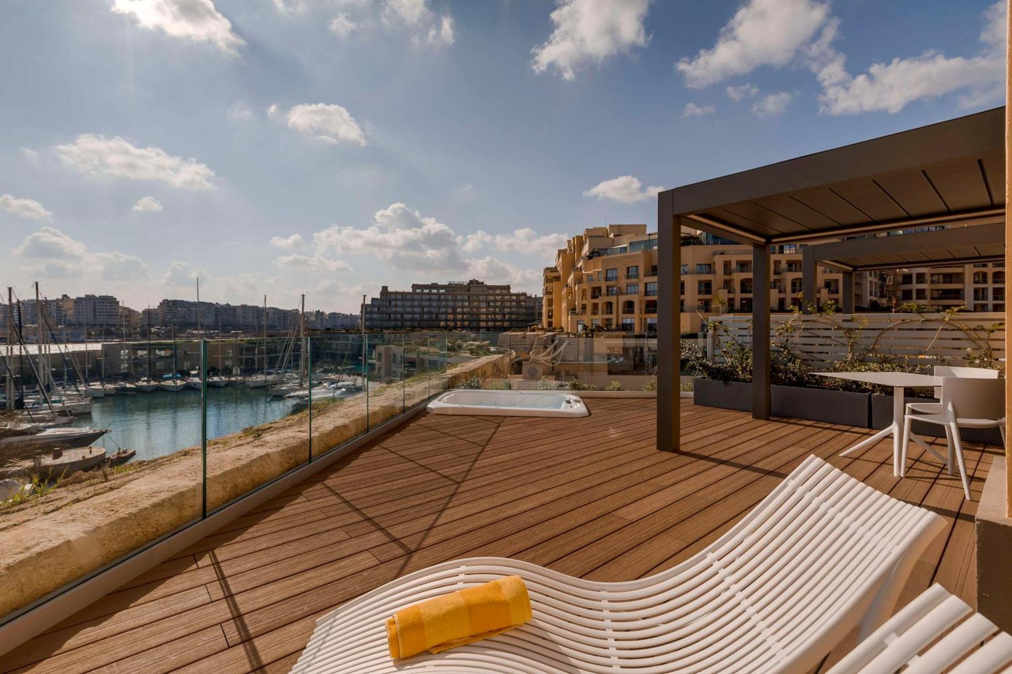 Hilton Malta Hotel Saint Julian's Exterior photo